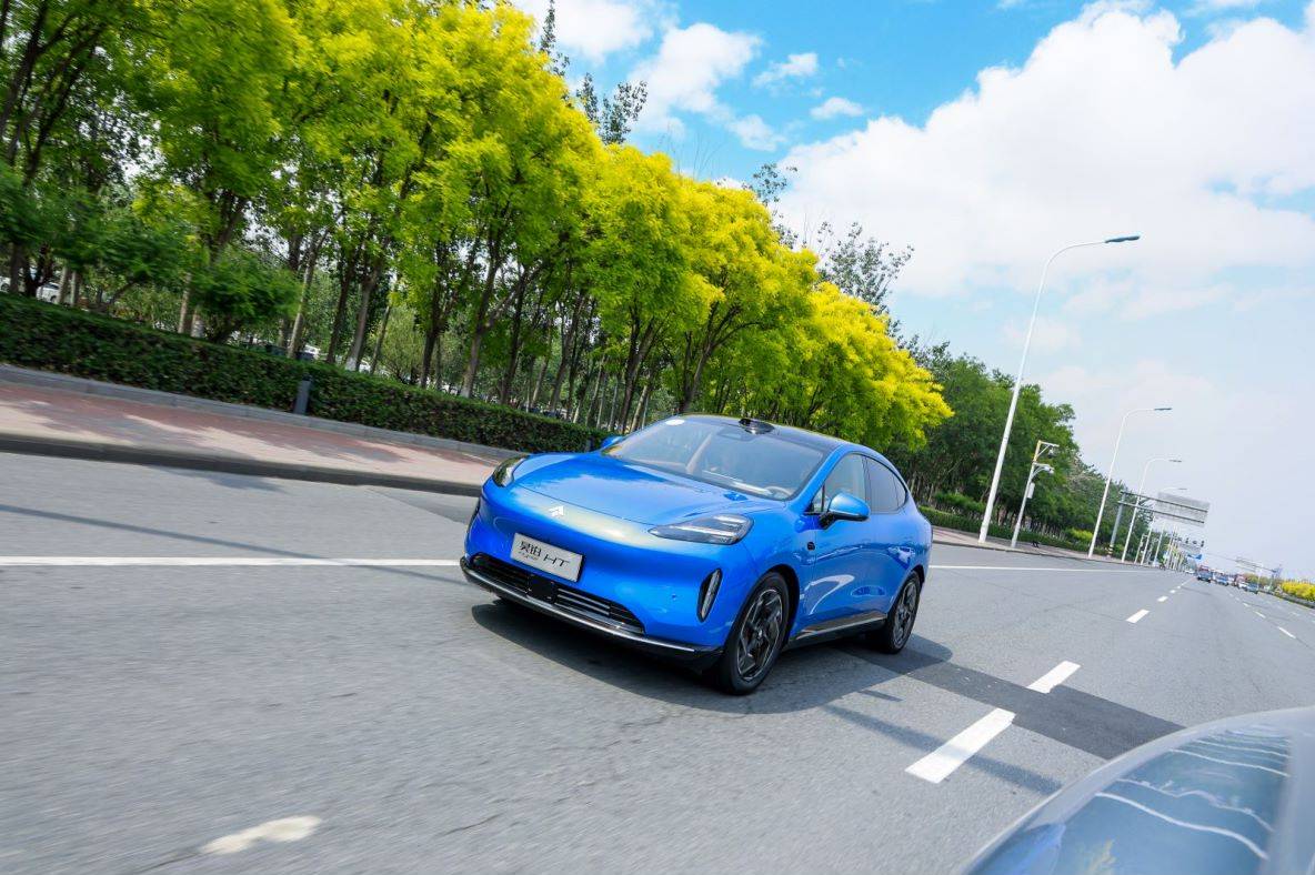 复杂路况从容应对，昊铂HT入围智驾第一梯队不玩虚的