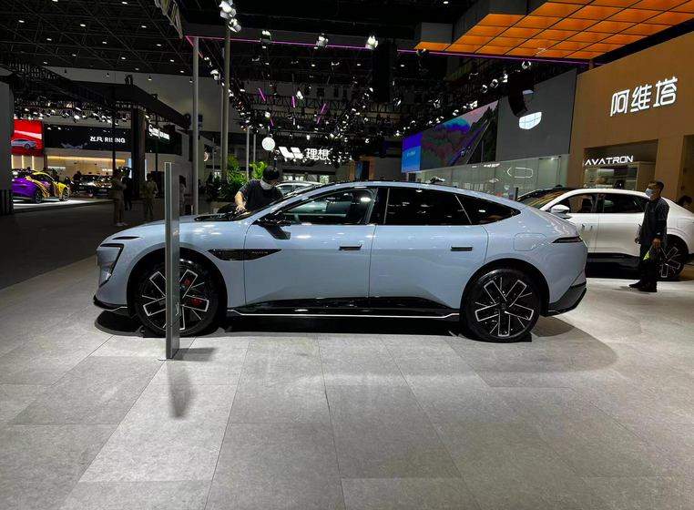 延续家族化设计 阿维塔07内饰谍照曝光