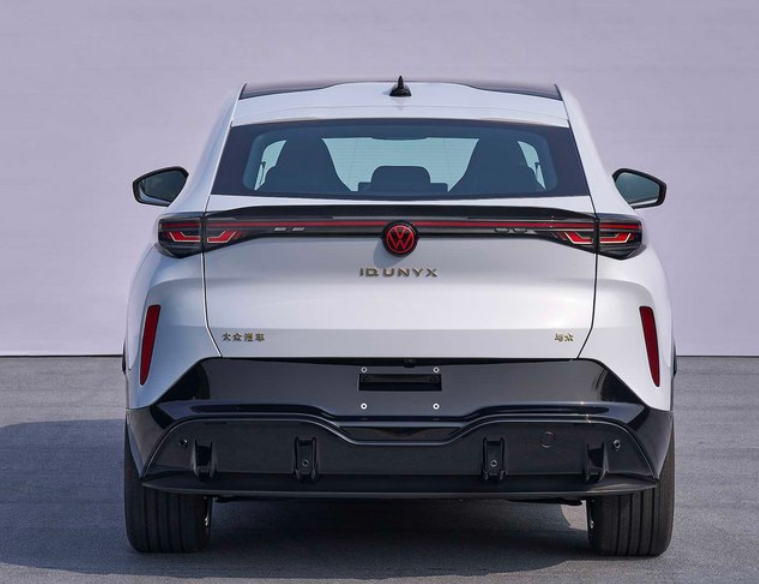 定位紧凑型SUV 零跑A12内饰谍照曝光