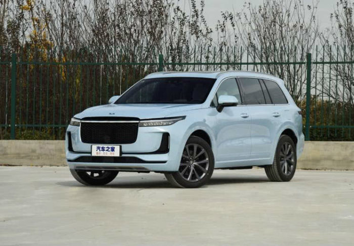 年轻家庭的第一台车 试驾2024款理想L6 Max