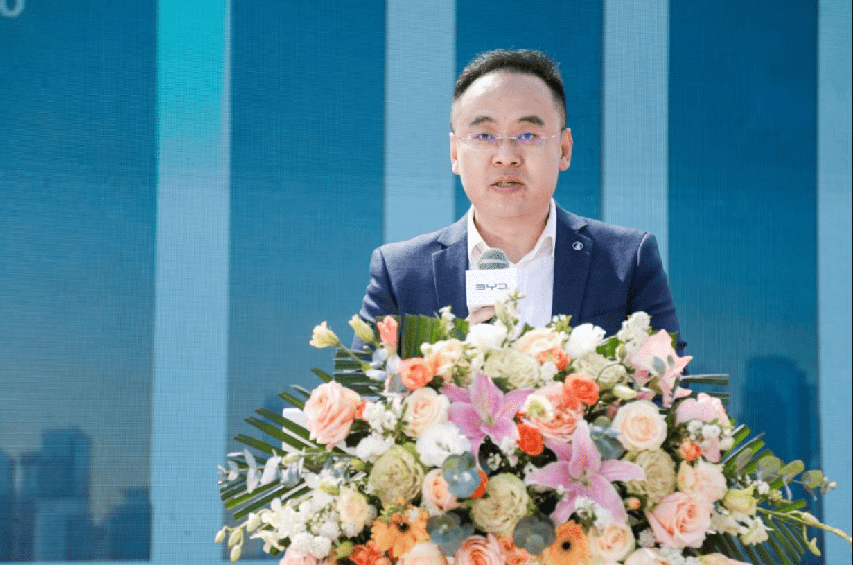 开创油耗2时代 秦L DM-i万人交车