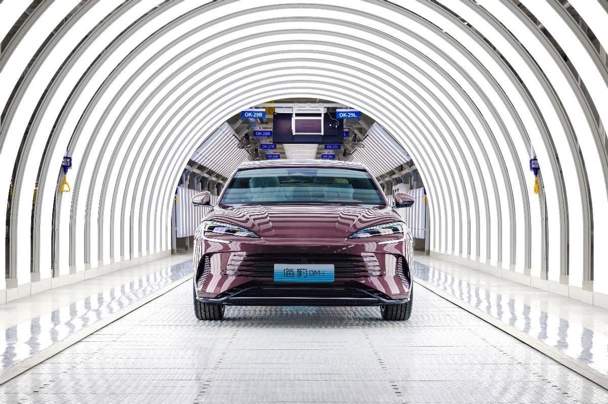 比亚迪乌兹别克斯坦工厂首批量产新能源汽车正式下线