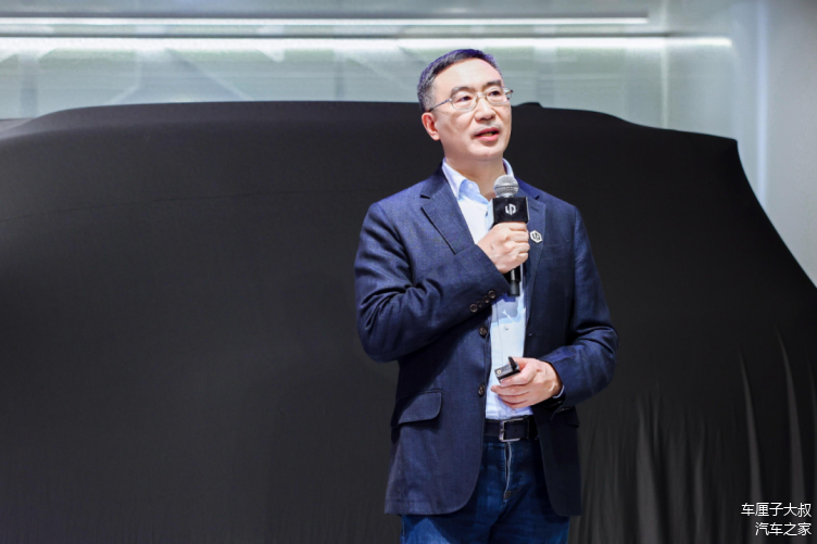 王凤英提交辞职?何小鹏与王凤英皆否认