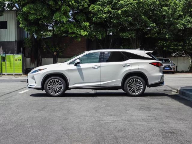 雷克萨斯终于醒悟了，但国产不是万能解药