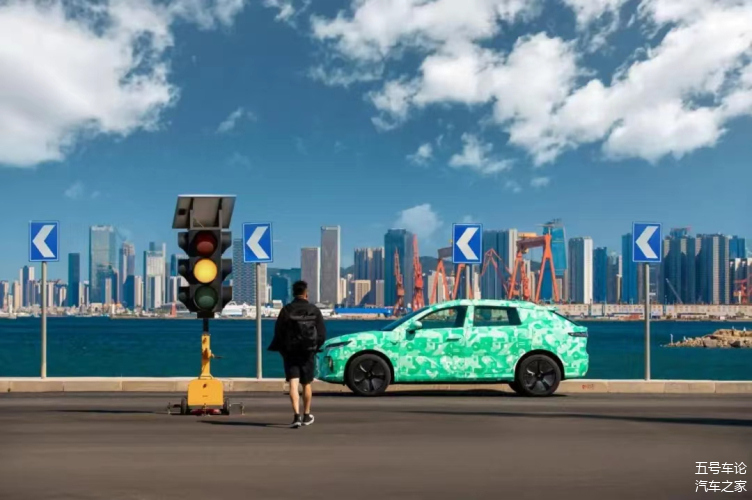 岚图新车知音只做纯电版本，预计三季度上市