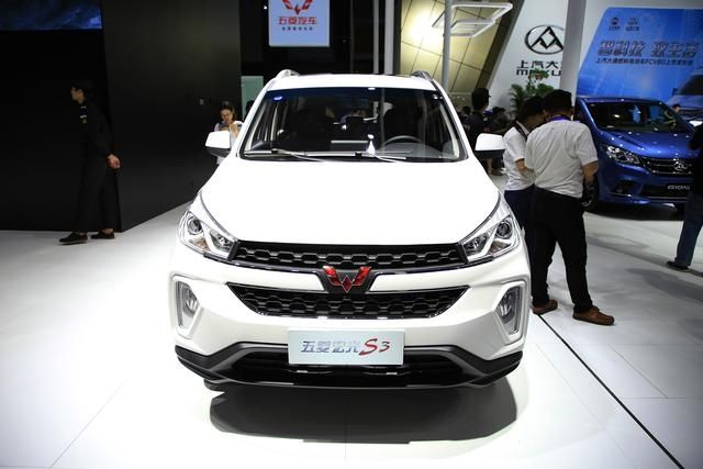 提供两种动力版本 五菱星光S正式亮相