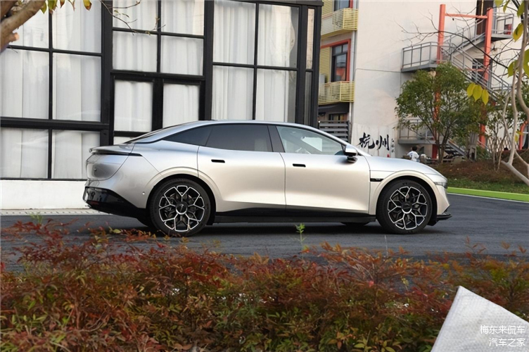 极氪右舵X车型正式在泰国开售