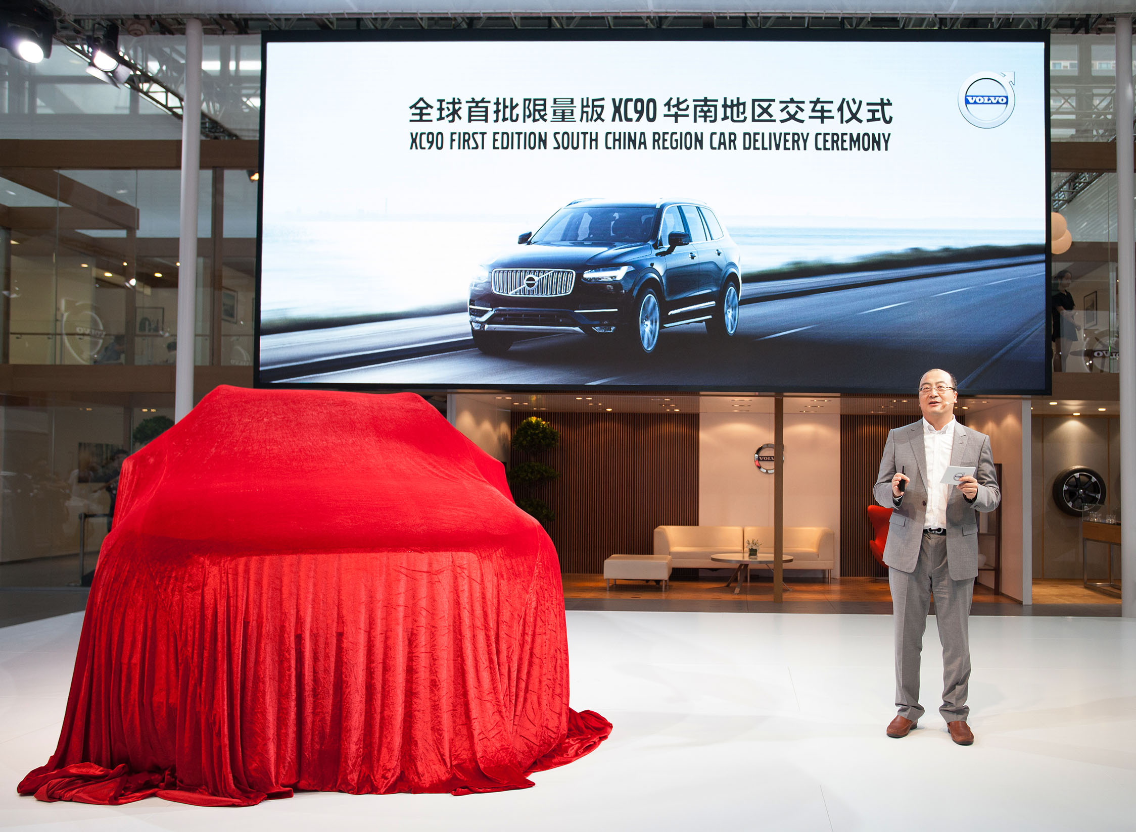 【国际快讯】丰田5月在华产量下滑22%；奔驰加大内燃机汽车投资；沃尔沃EX30开启交付