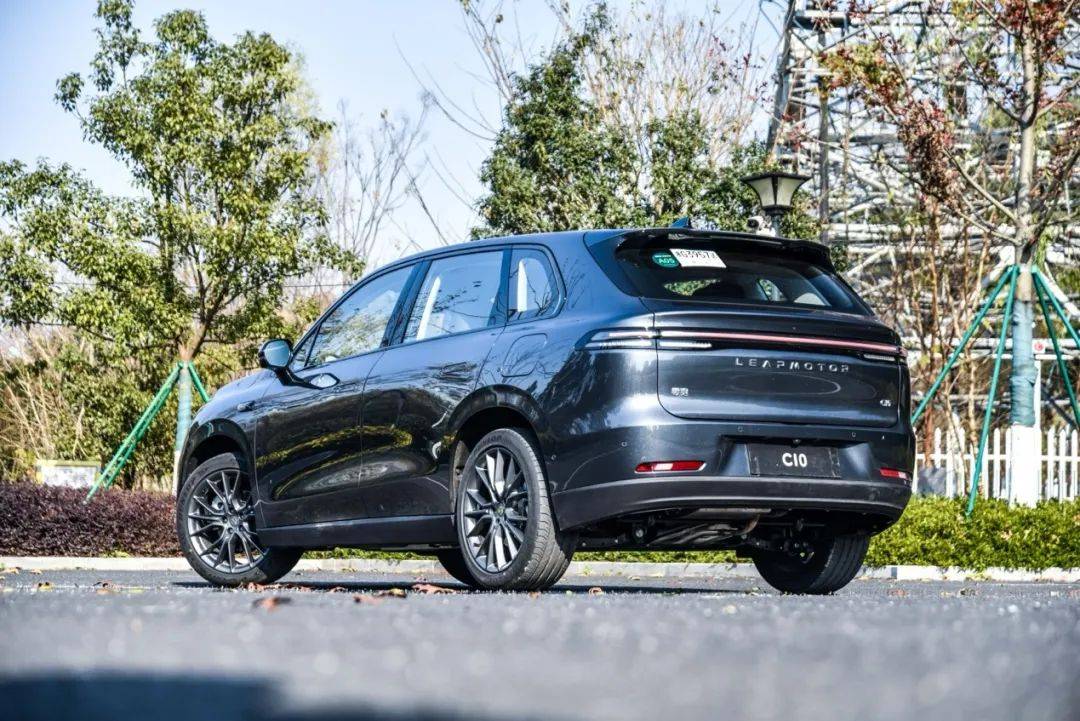 车圈“优衣库”，零跑成为“理想平替”