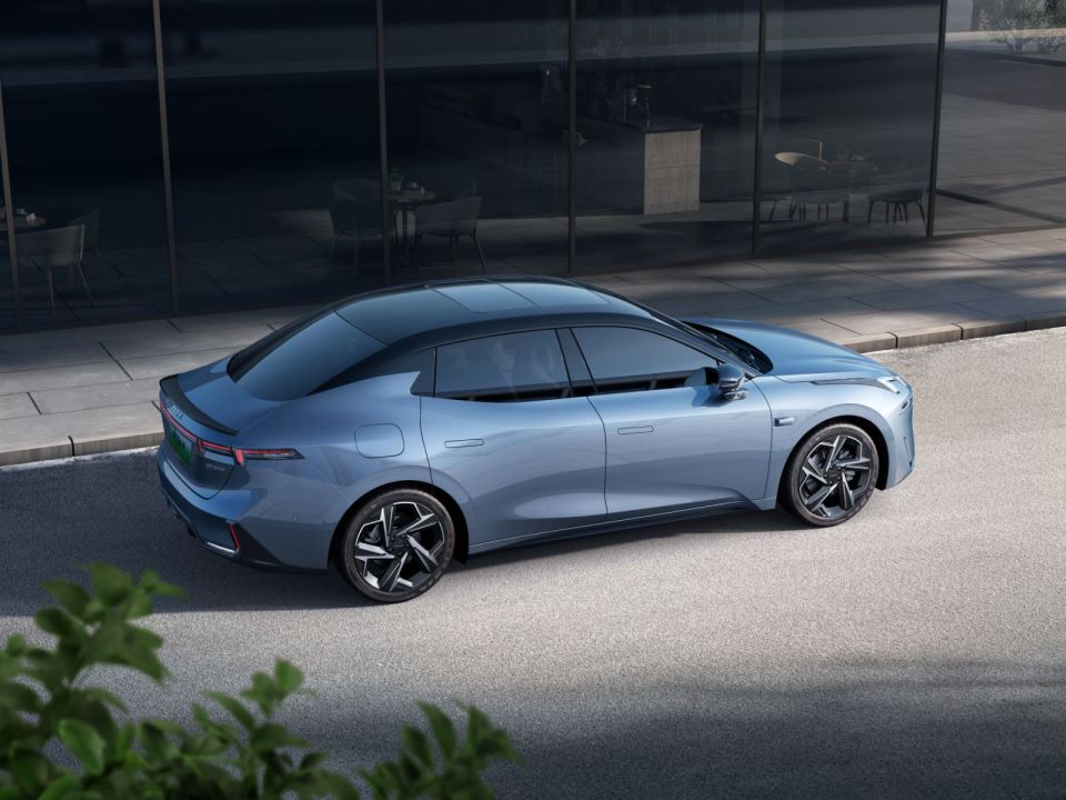 车市混战182天：理想低价斗华为，不带油箱卖不好，丰田公开炫技术