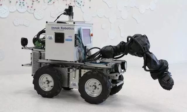 加州理工学院开发出自适应机器人 可以在受损后适应环境