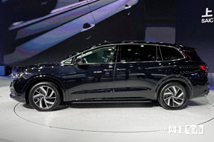 车身高大威猛 疑似华为系首款MPV谍照曝光