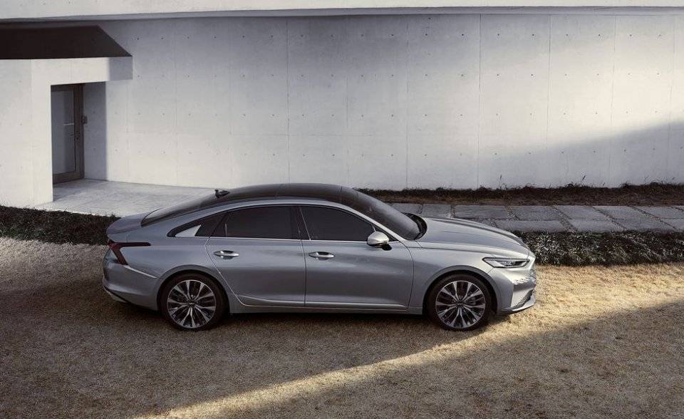 运动气息浓郁 疑似新款起亚K8预告图曝光