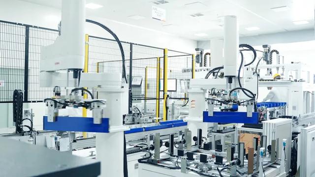 蜂巢能源第二代短刀快充铁锂电芯已大批量交付，预计今年可交10万套