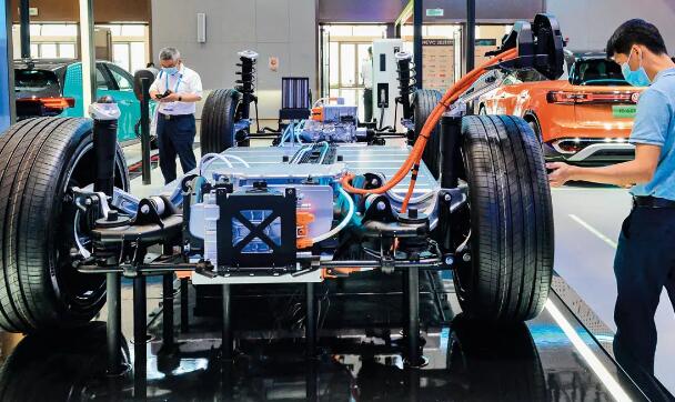 纯电VS插混，谁现在是新能源出口增长主力？