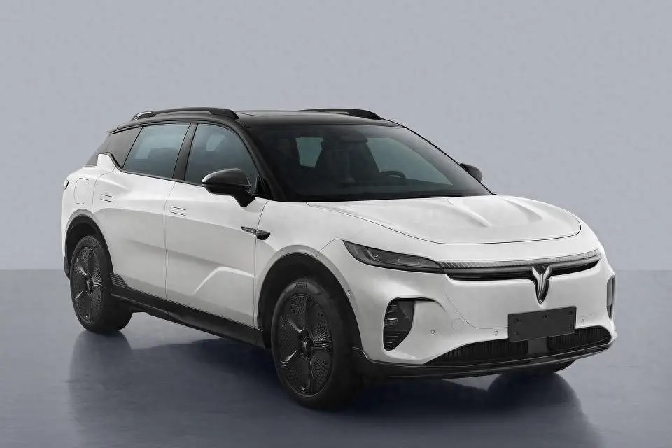 全新岚图MPV亮相 搭载华为乾崑智驾科技