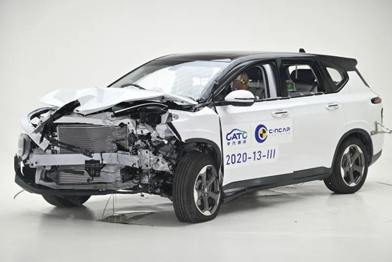 真的测试没输过，理想L9成功挑战重卡夹击碰撞