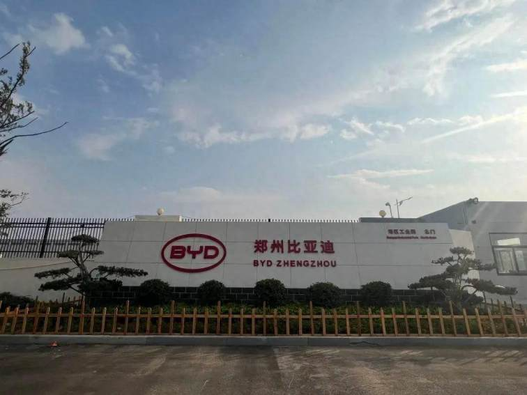 宋L DM-i周销量破万辆后，比亚迪和富士康在郑州抢人