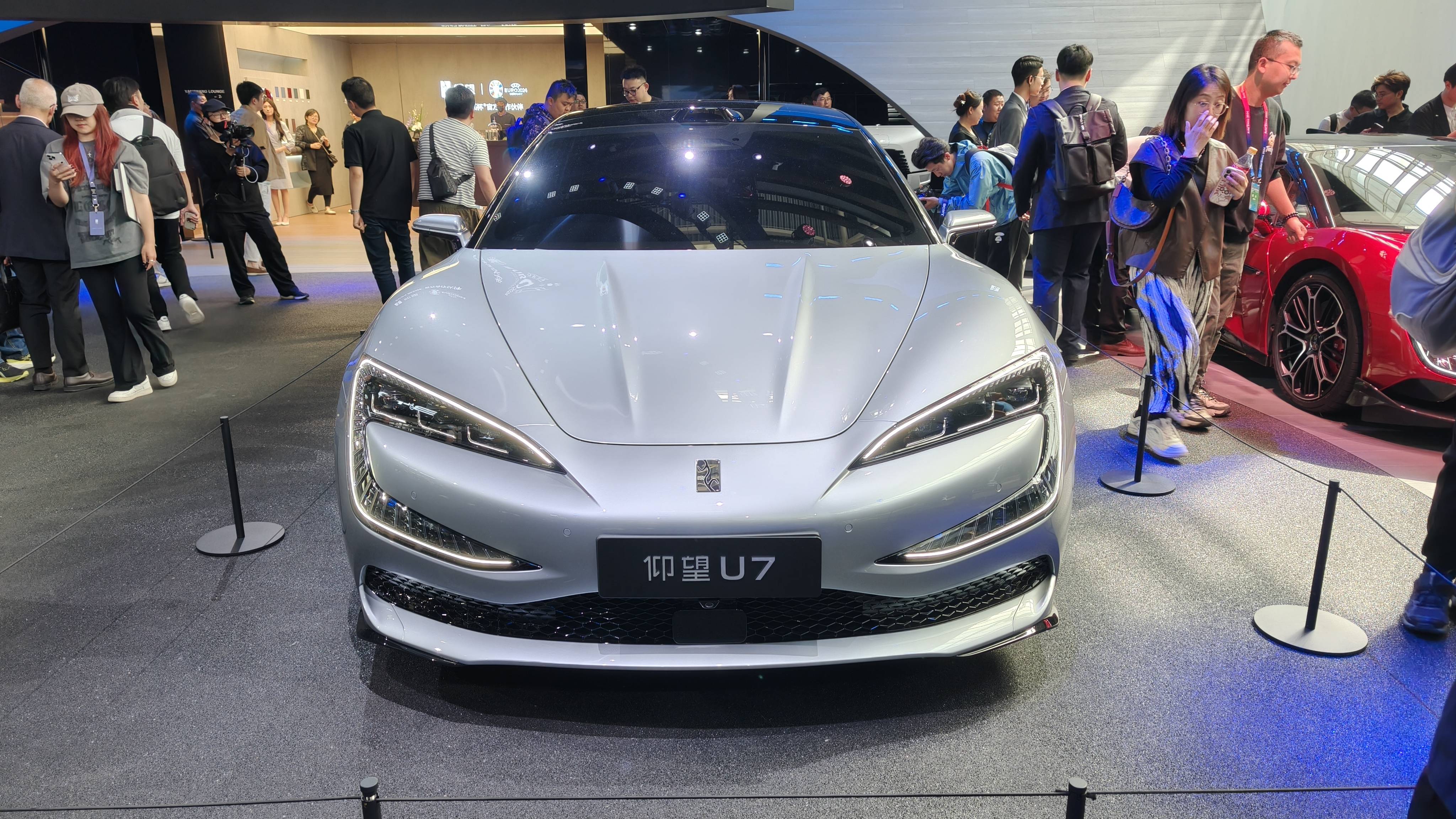 仰望U8、U9、U7亮相成都车展：持续热销，展现顶级技术实力