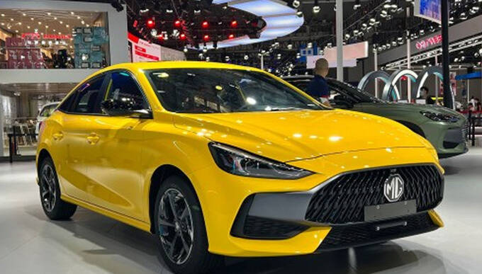 800V架构打造 梅赛德斯-AMG全新电动车谍照