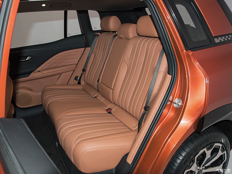 全新家族式设计 新款腾势N8谍照曝光