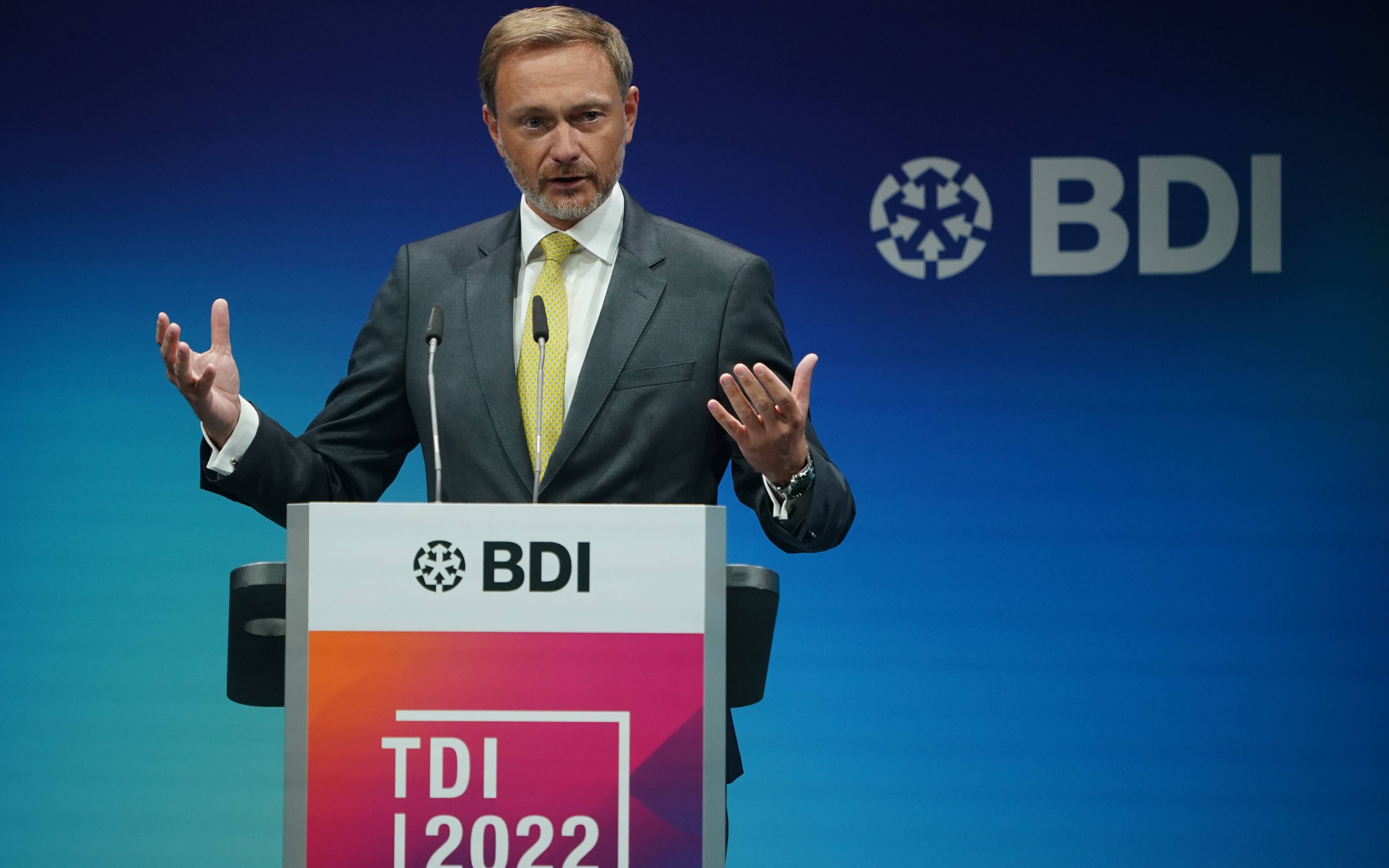 VinFast在越南发布小型电动厢式货车