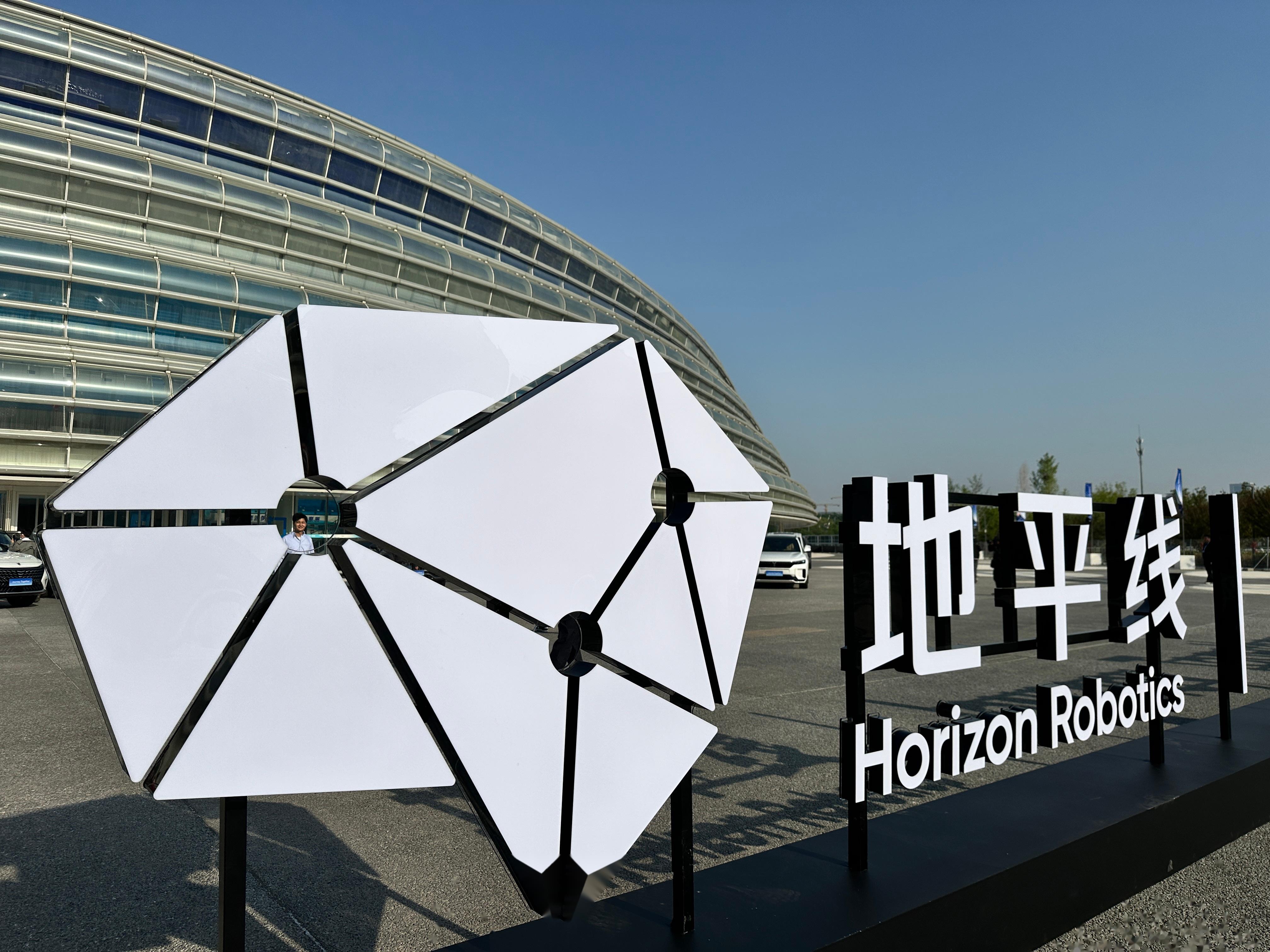 英国11月新车销量同比下跌1.6%