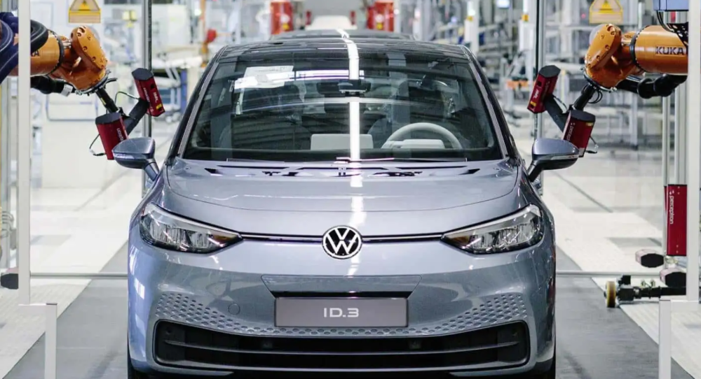 极星汽车向特斯拉车主提供高达2万美元折扣 一季度交付量增长76%