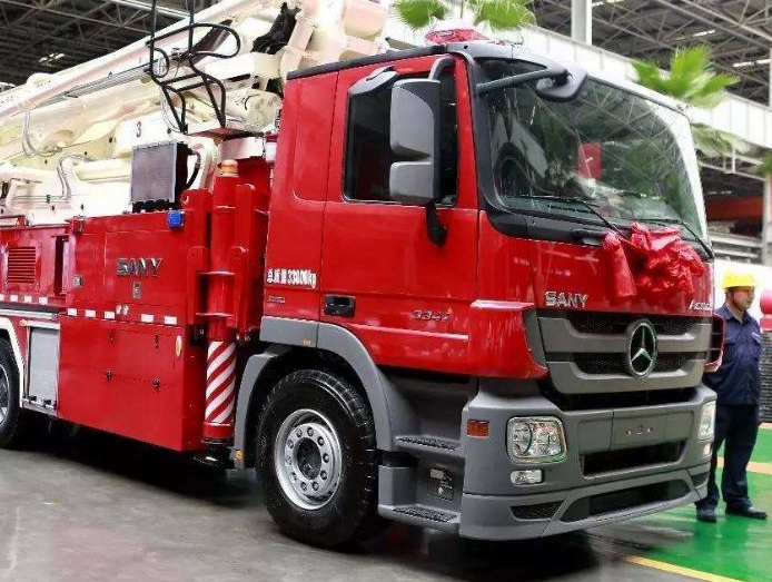 新势力，相继迈入“百万俱乐部”