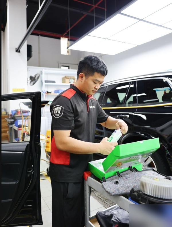 前脸神似大众迈腾 日产全新一代轩逸曝光