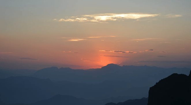 或定位中大型SUV 领克800谍照曝光