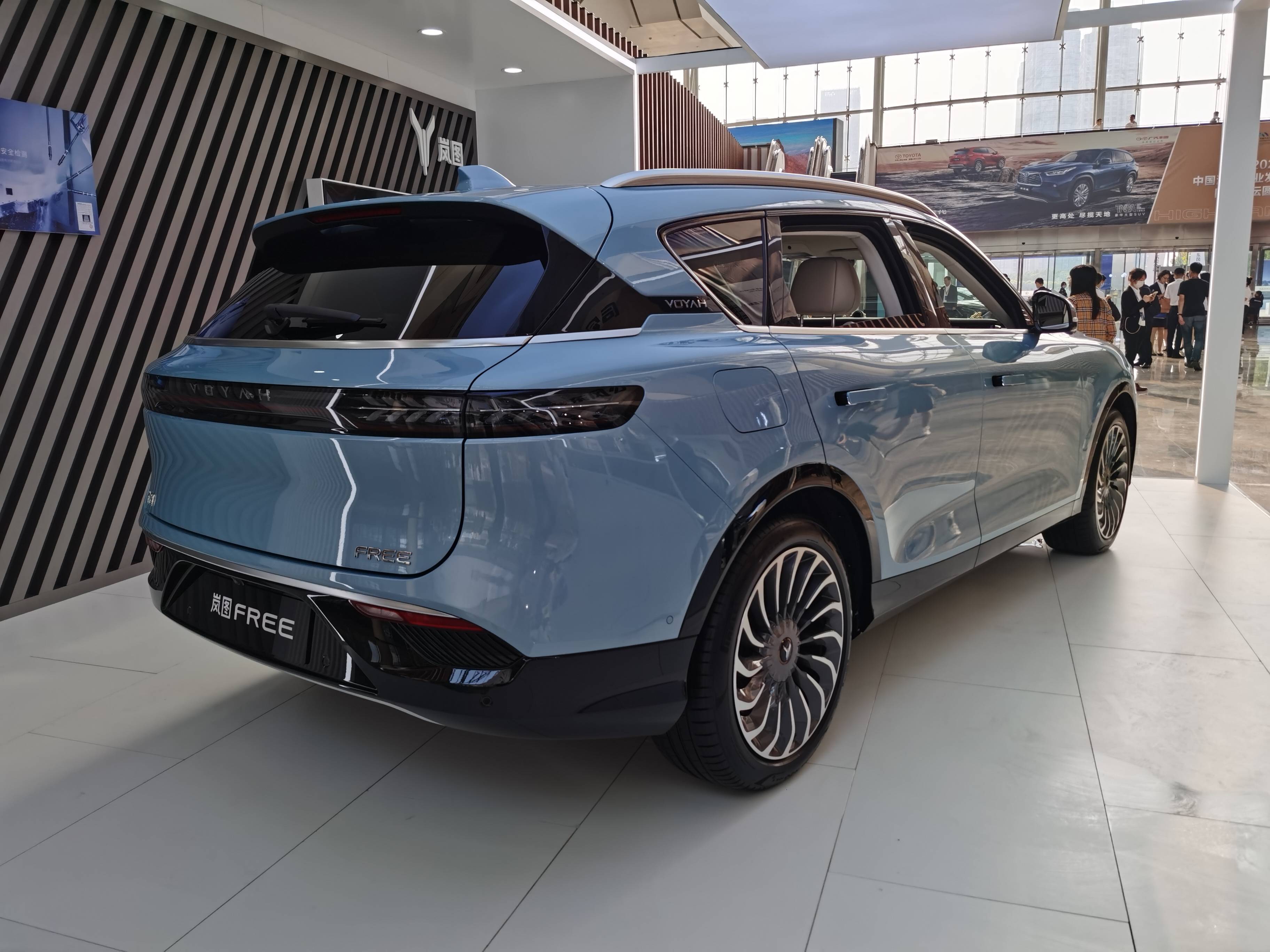 华为余承东：“旗舰大作”智界V9今年春天见