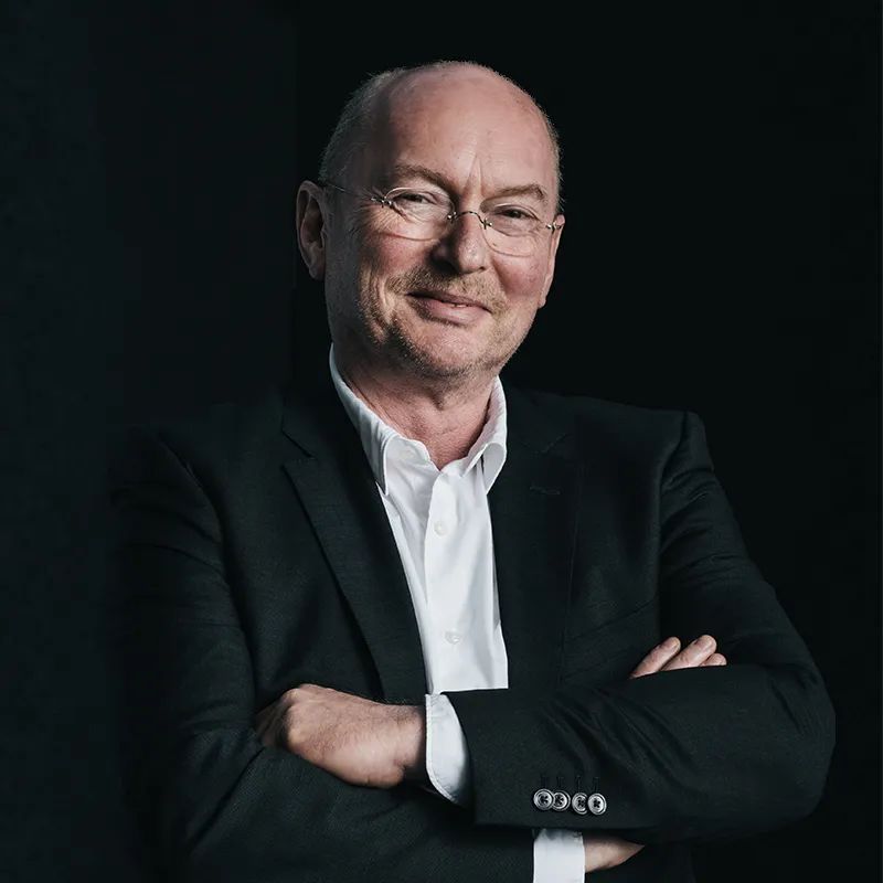 新势力，相继迈入“百万俱乐部”