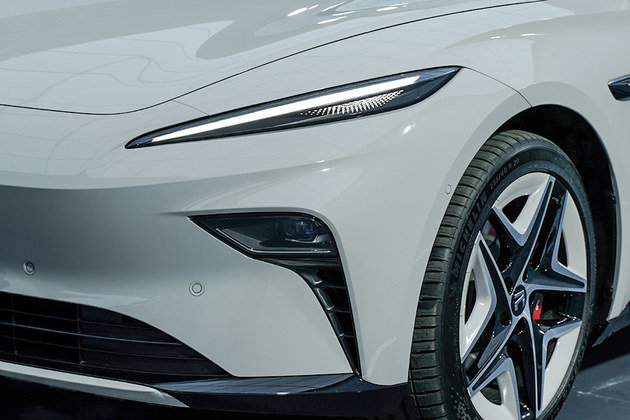 荣威iMAX8 EV、飞凡F7成为进博会“政要接待用车”