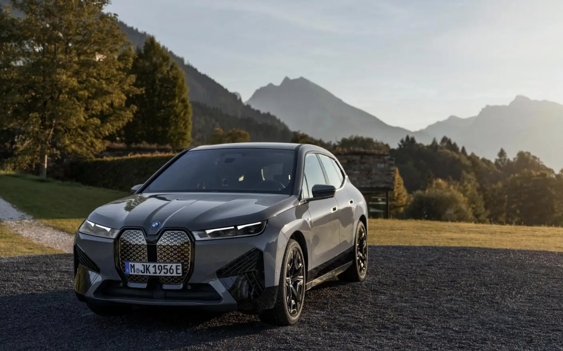 全新宝马X5 M60e xDrive谍照曝光，或搭载3.0T+电机插混系统