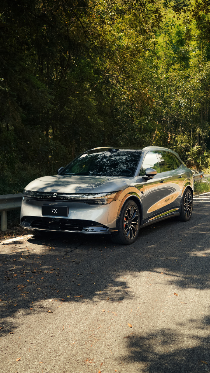 爱车万里行，安全有人保-威远雄达汽车销售服务有限公司站