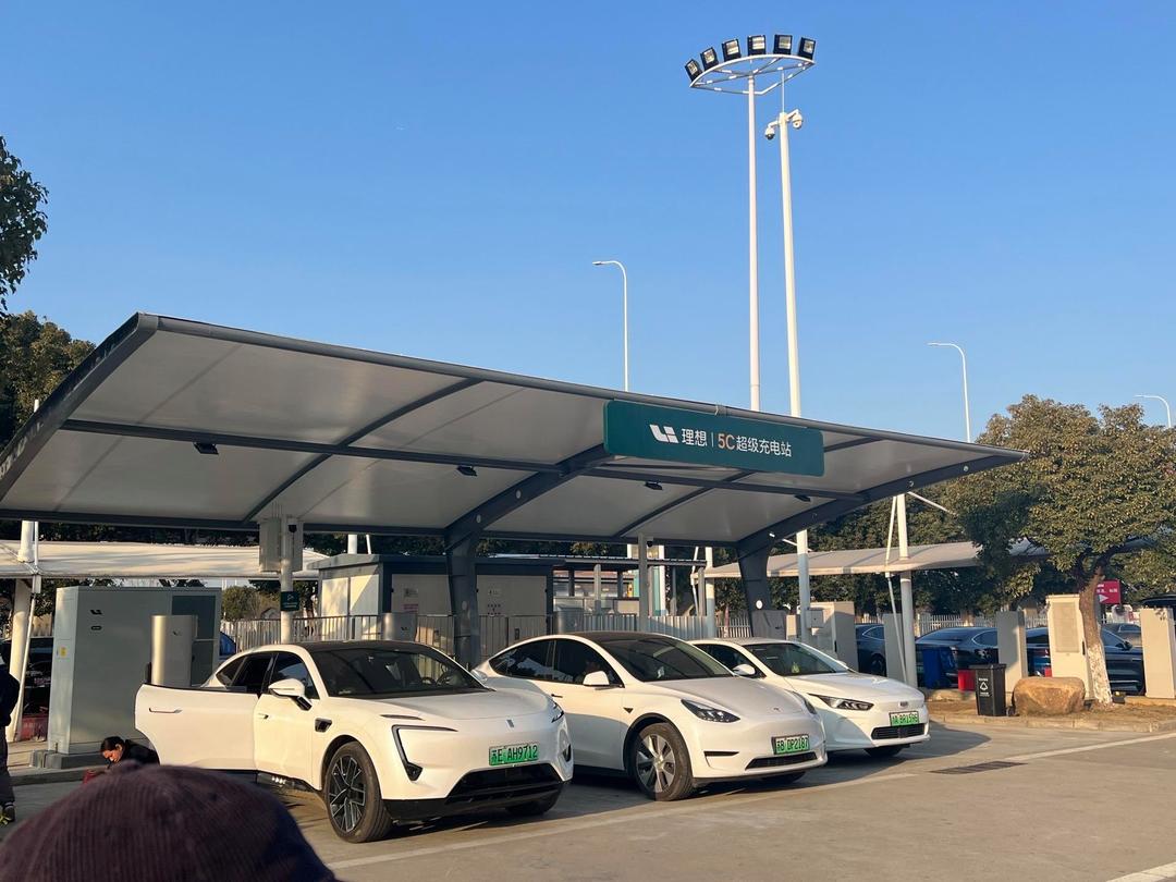 理想汽车：全国理想超充站突破1100座
