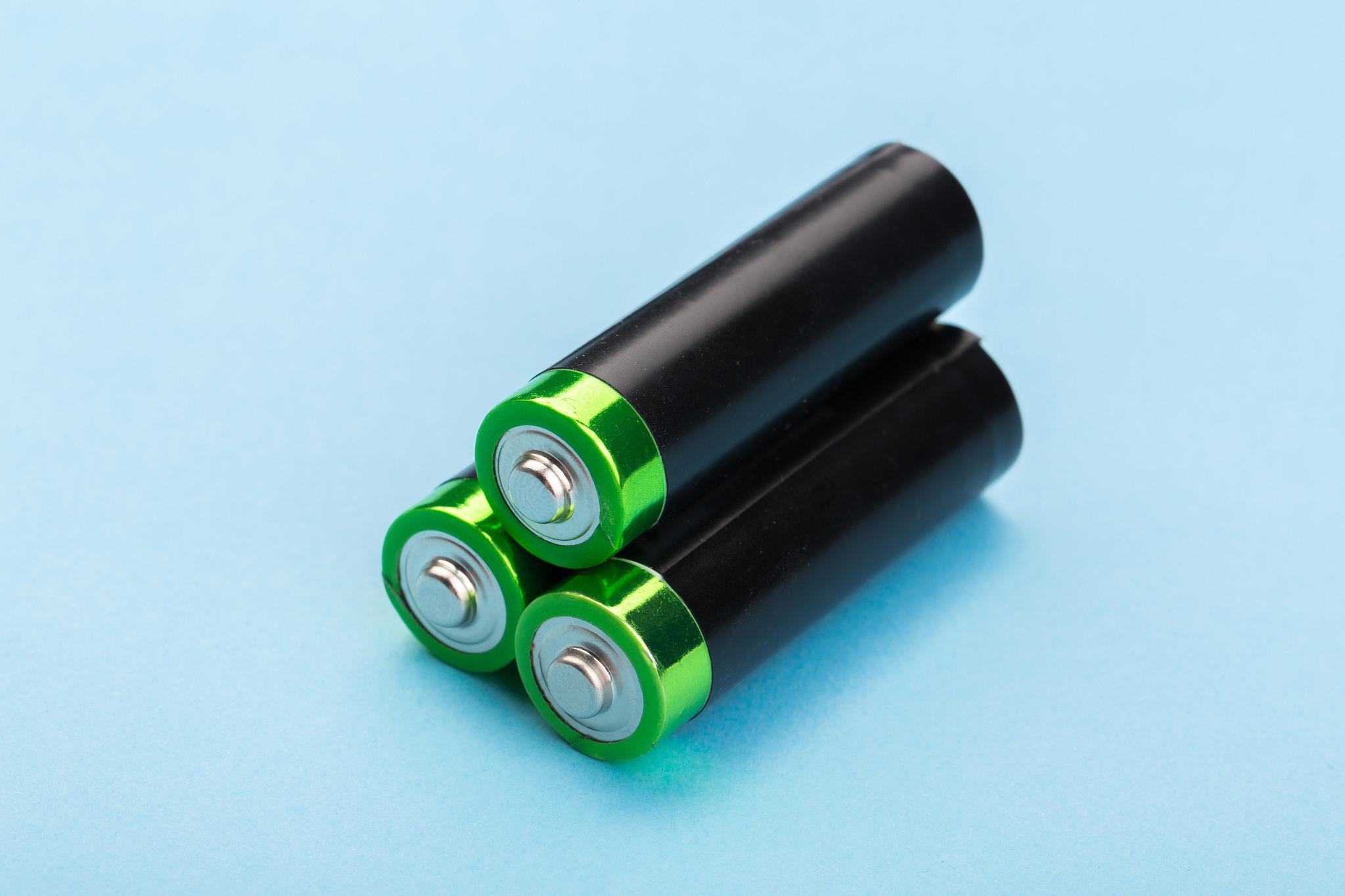 钠电领域活跃度上升 两家上市公司同日官宣获订单