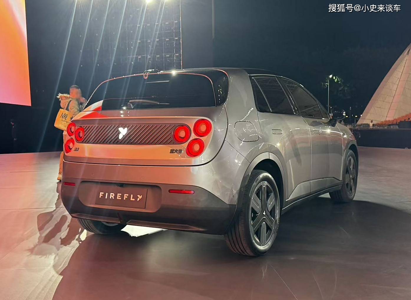 蔚来第三品牌萤火虫正式发布，首款车预售价14.88万元