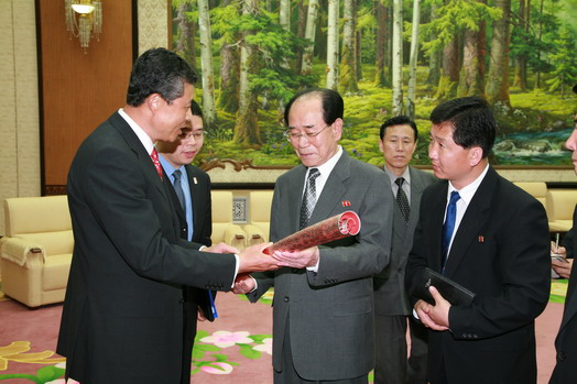 奔驰劳资委员会主席呼吁调整在华战略，以夺回“失地”