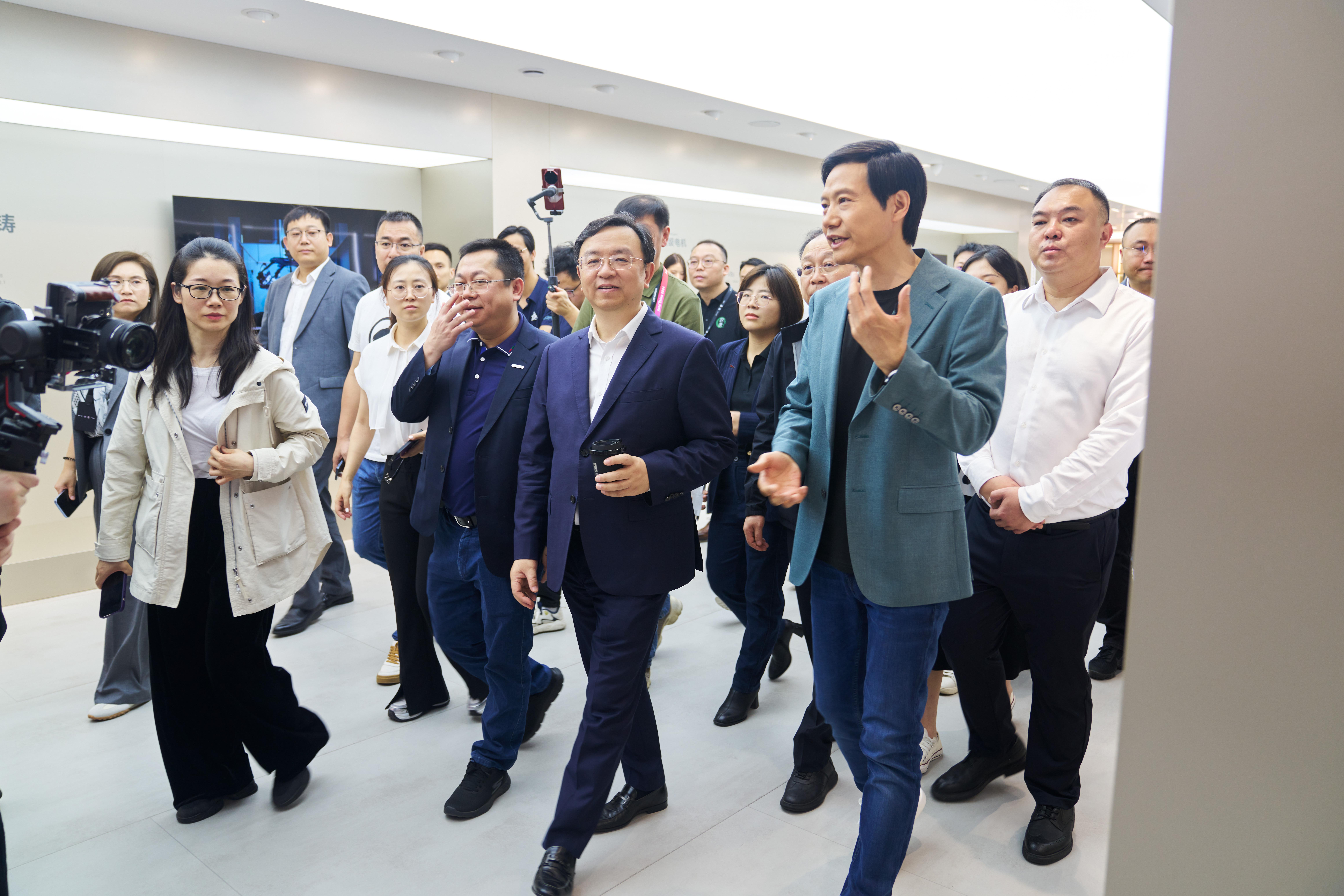 年终讲｜小米初战告捷，雷军用“行走的流量”整顿车圈营销