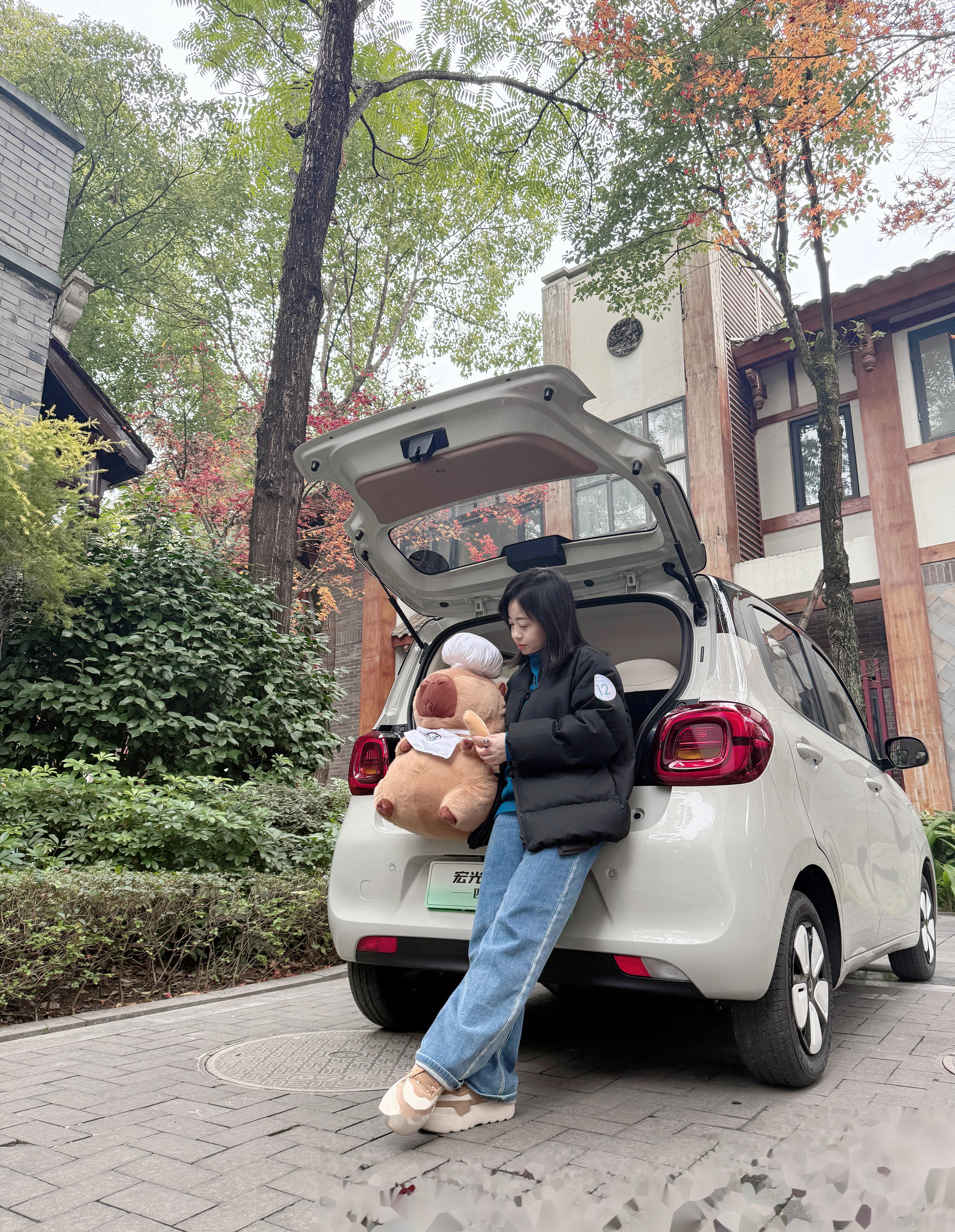 开启简单代步2.0时代，宏光MINIEV四门版空间舒适细节曝光
